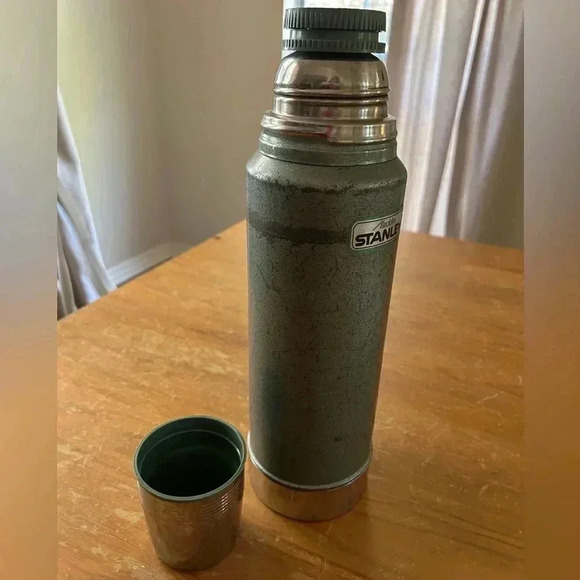 Vintage Stanley Aladdin Vacuum Thermos
A-944DH Quart With Pour Through Lid USA - Picture 2 of 11